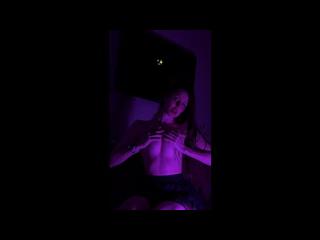 Чувствую себя немного опасной сегодня вечером 🖤😈